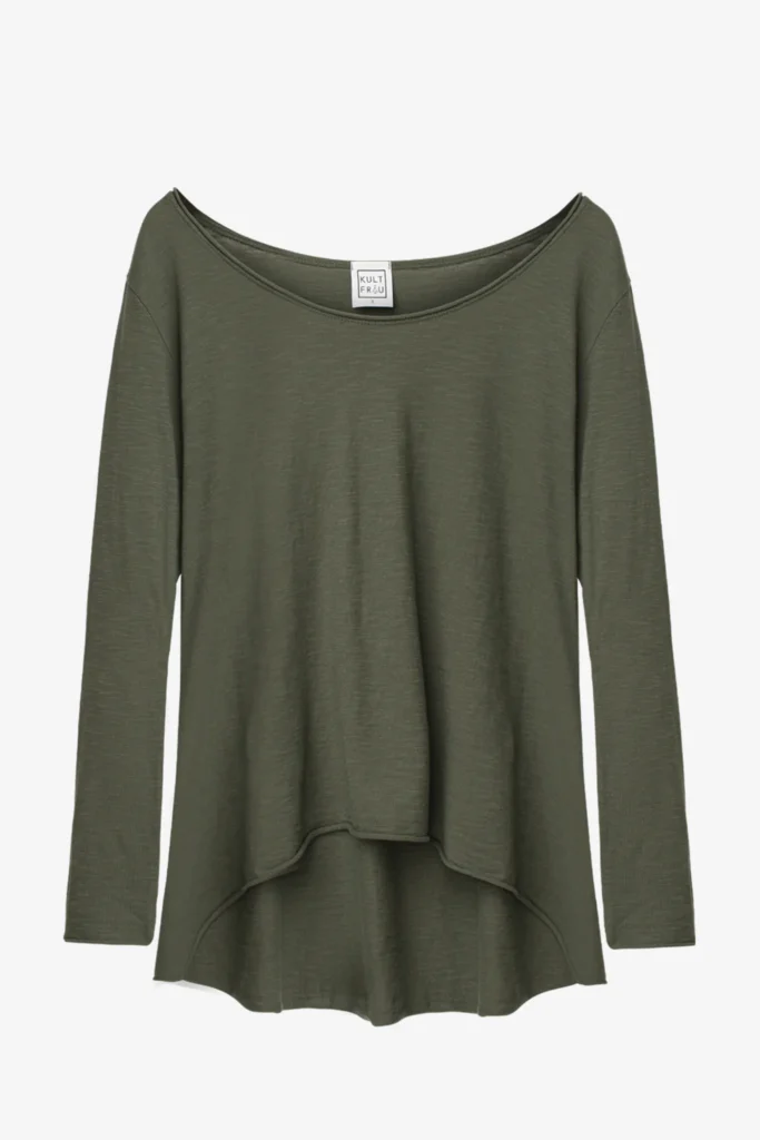 Damen-Langarmshirt in Khaki mit U-Ausschnitt, Rollsaum und Vokuhila-Saum — Legeware-Produktfoto für Onlineshop